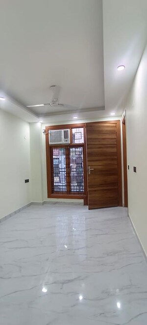 Room in 3 BHK Builder Floor at Panchsheel Vihar – for Rent