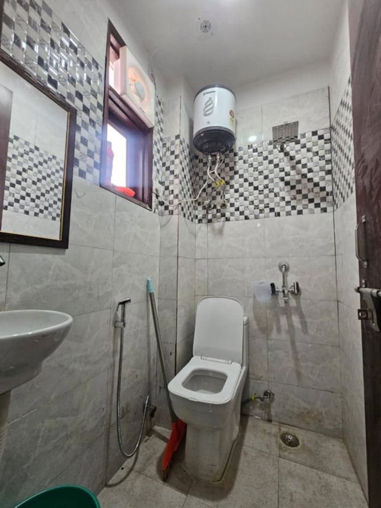 Bathroom, saket 1 Bedroom 500 Sq.Ft. Apartment In Saket Delhi 10002583
