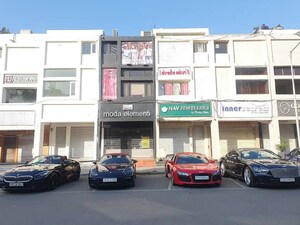  Showroom For Rent in Sector 8