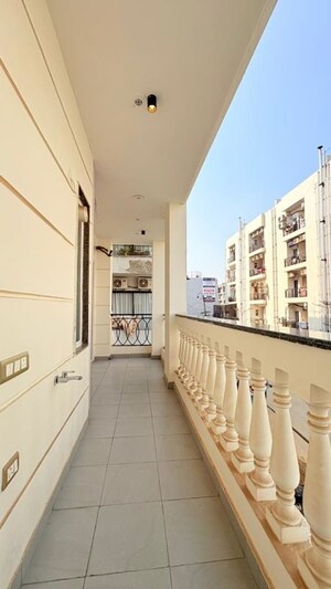 Building Lobby in 3 BHK Builder Floor at BPTP Green Oaks, Sector 70a – for Sale