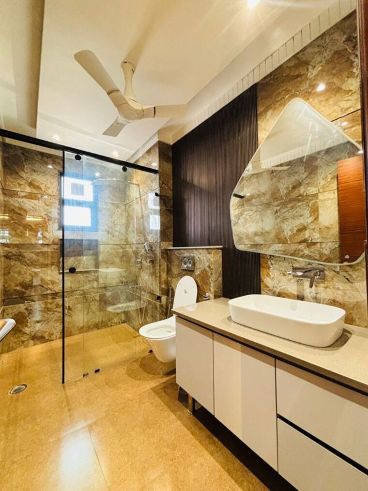 Attached Bathroom, ansal-api-versalia 3 Bedroom 180 Sq.Yd. Builder Floor In Sector 67a Gurgaon 10002591