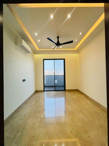 Room in 3 BHK Builder Floor at Ansal API Versalia, Sector 67a – for Sale