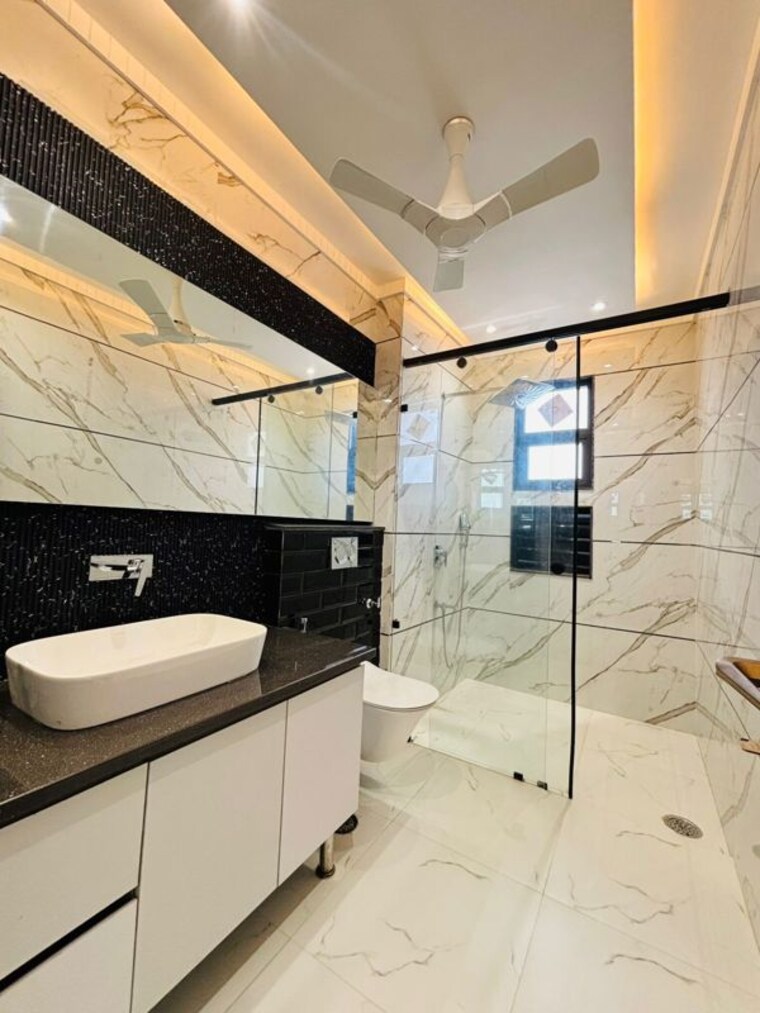 Attached Bathroom, ansal-api-versalia 3 Bedroom 180 Sq.Yd. Builder Floor In Sector 67a Gurgaon 10002591