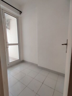 Room in 2 BHK Apartment at Ansal Sushant Estate, Sector 52 – for Rent