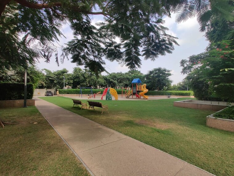 Garden, ansal-sushant-estate 3 Bedroom 1340 Sq.Ft. Apartment In Sector 52 Gurgaon 10002599