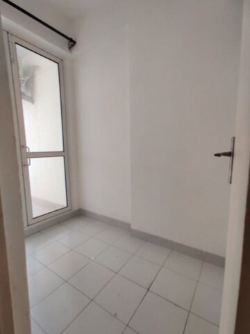 Room in 3 BHK Apartment at Ansal Sushant Estate, Sector 52 – for Rent