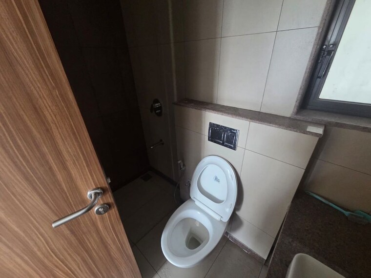 Bathroom, shapoorji-pallonji-vicinia 2 Bedroom 671 Sq.Ft. Apartment In Powai Mumbai 10002601