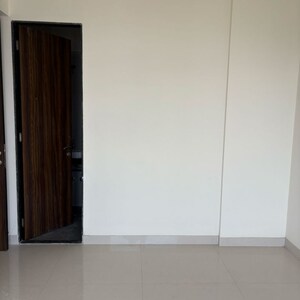 Room in 2 BHK Apartment at Sheth Avante, Mumbai Central Suburbs – for Rent