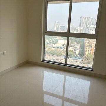 Room in 2 BHK Apartment at Sheth Avante, Mumbai Central Suburbs – for Rent