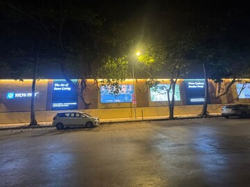 Parking in 3 BHK Apartment at Lokhandwala Complex – for Sale