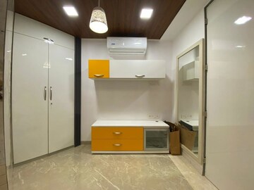 Room in 4 BHK Apartment at Raj Grandeur, Powai – for Rent