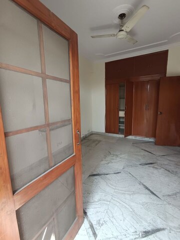 Room in 2 BHK Builder Floor at RWA Apartments Sector 40, Sector 40 – for Rent