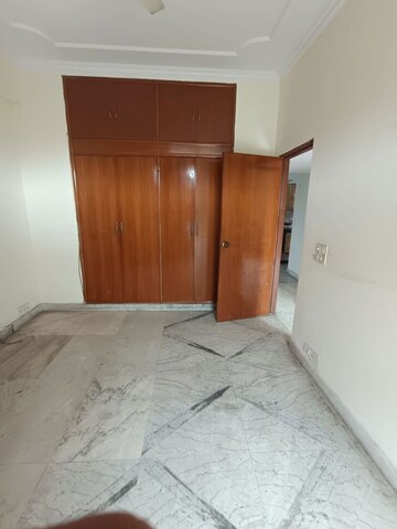 Room in 2 BHK Builder Floor at RWA Apartments Sector 40, Sector 40 – for Rent