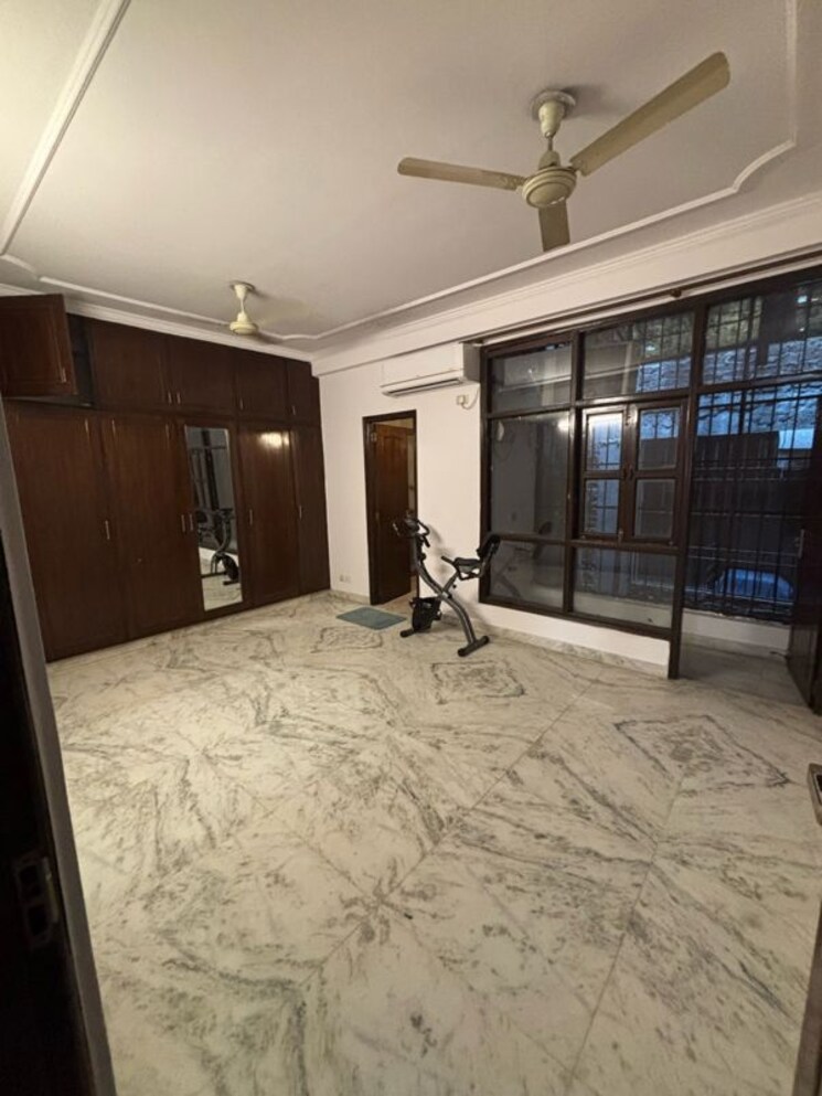 Room, freedom fighters enclave 3 Bedroom 1900 Sq.Ft. Builder Floor In Freedom Fighters Enclave Delhi 9516058