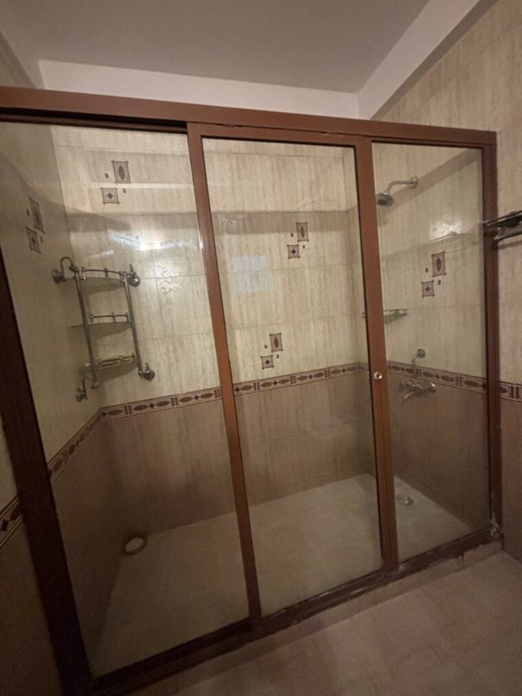 Other, freedom fighters enclave 3 Bedroom 1900 Sq.Ft. Builder Floor In Freedom Fighters Enclave Delhi 9516058