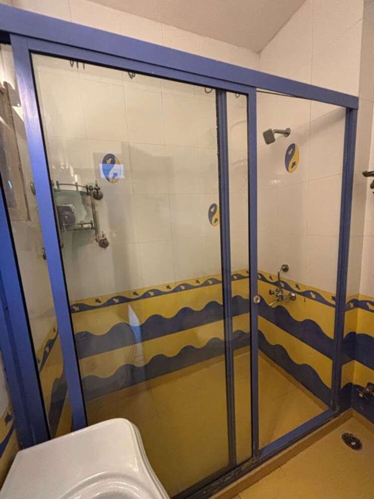 Bathroom, freedom fighters enclave 3 Bedroom 1900 Sq.Ft. Builder Floor In Freedom Fighters Enclave Delhi 9516058