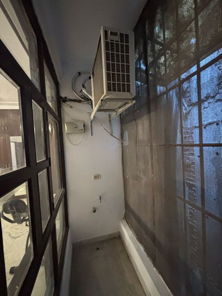 Other, freedom fighters enclave 3 Bedroom 1900 Sq.Ft. Builder Floor In Freedom Fighters Enclave Delhi 9516058