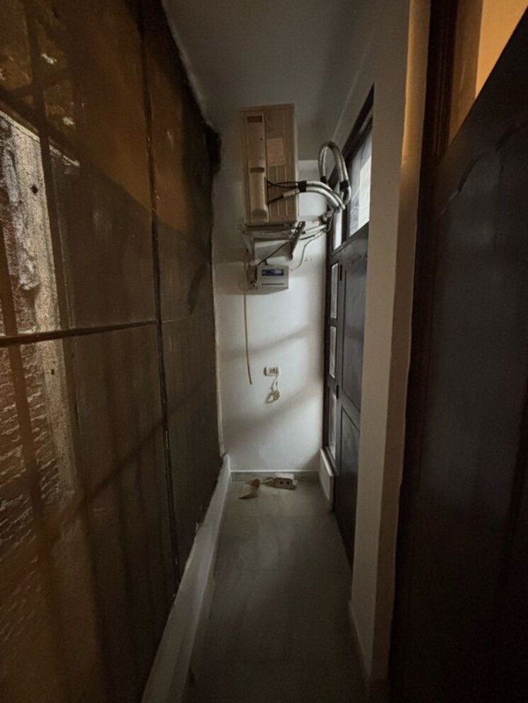 Other, freedom fighters enclave 3 Bedroom 1900 Sq.Ft. Builder Floor In Freedom Fighters Enclave Delhi 9516058