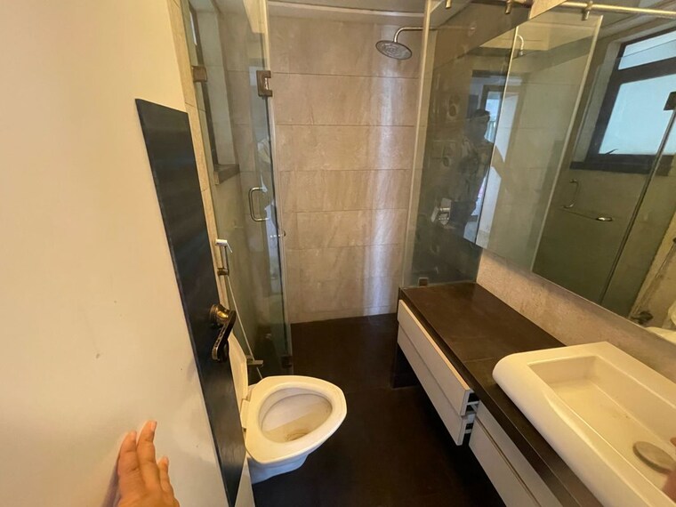 Bathroom, express-apartment 2 Bedroom 825 Sq.Ft. Apartment In Yari Road Mumbai 10002660