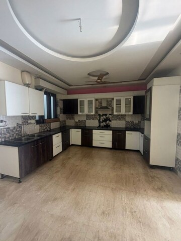 Parking in 2 BHK Builder Floor at Shivaji Nagar – for Rent