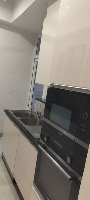 Furnished Amenities in 3.5 BHK Apartment at DLF The Ultima, Sector 81 – for Rent