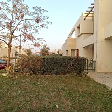 4 BHK Villa – Exterior View View at Vatika Signature Villas, Sector 82 - for Rent