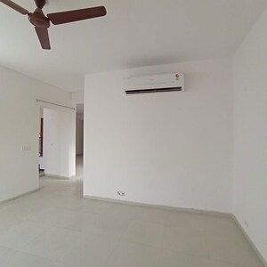 Room in 4 BHK Villa at Vatika Signature Villas, Sector 82 – for Rent