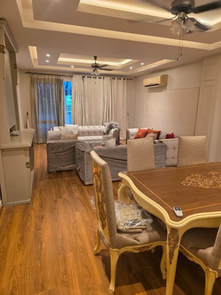 Gym, defence colony 3 Bedroom 217 Sq.Yd. Builder Floor In Defence Colony Delhi 9743603