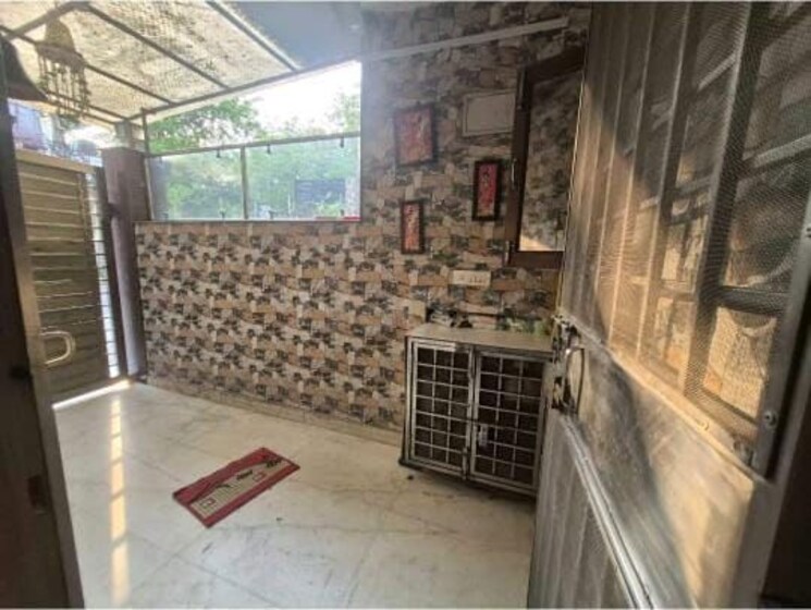 Balcony, kalkaji 3 Bedroom 110 Sq.Yd. Builder Floor In Kalkaji Delhi 9541343