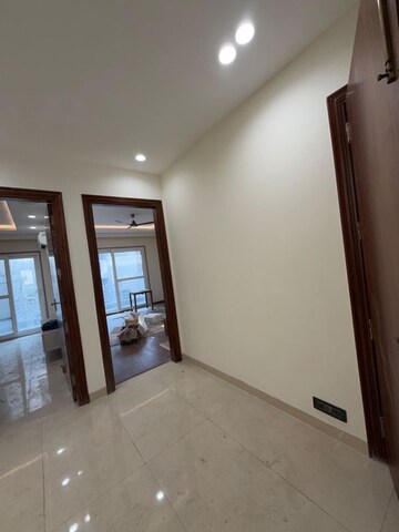 Room in 3 BHK Builder Floor at Sector 14 – for Rent