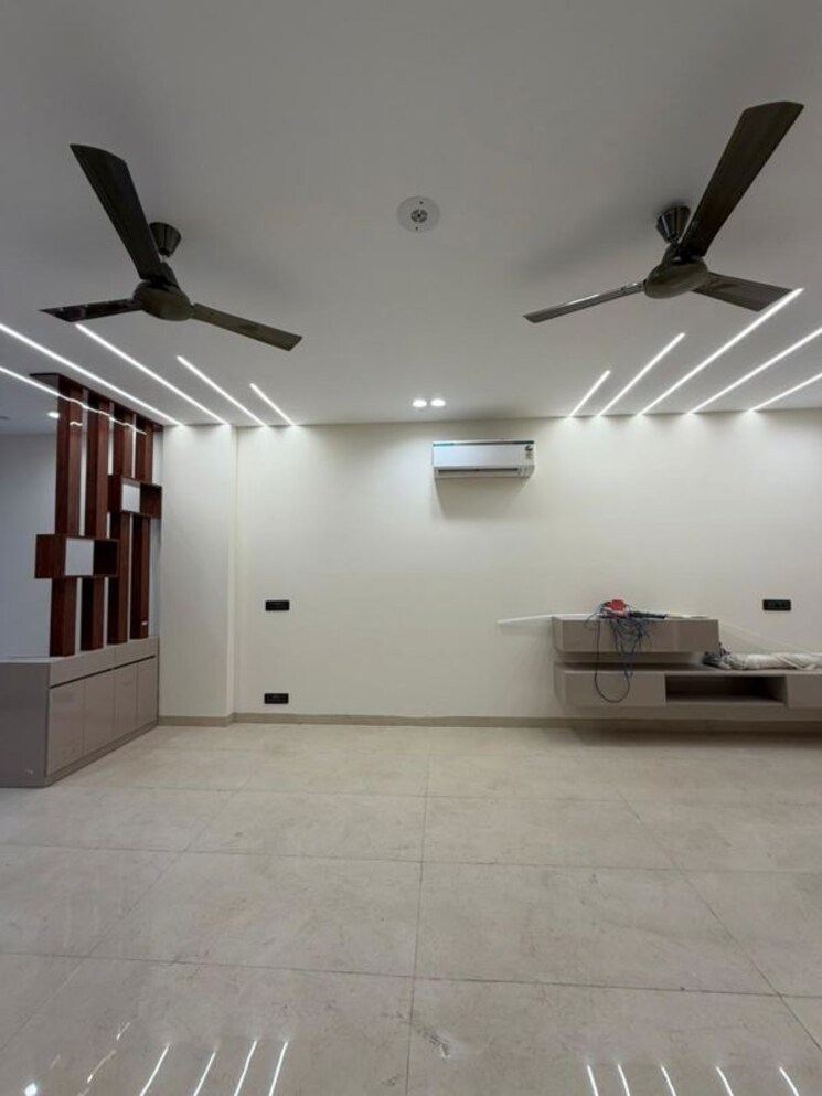 Room, sector 14 3 Bedroom 2200 Sq.Ft. Builder Floor In Sector 14 Gurgaon 10002672