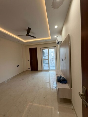 Room in 3 BHK Builder Floor at Sector 14 – for Rent
