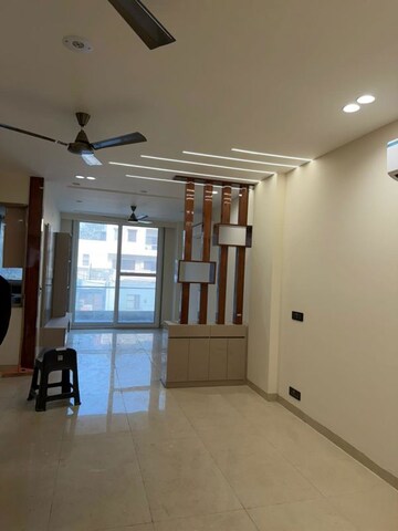 Room in 3 BHK Builder Floor at Sector 14 – for Rent