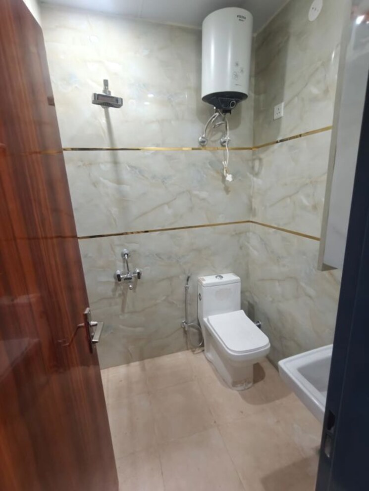 Bathroom, sector 15 ii 3 Bedroom 1800 Sq.Ft. Builder Floor In Sector 15 ii Gurgaon 10002678