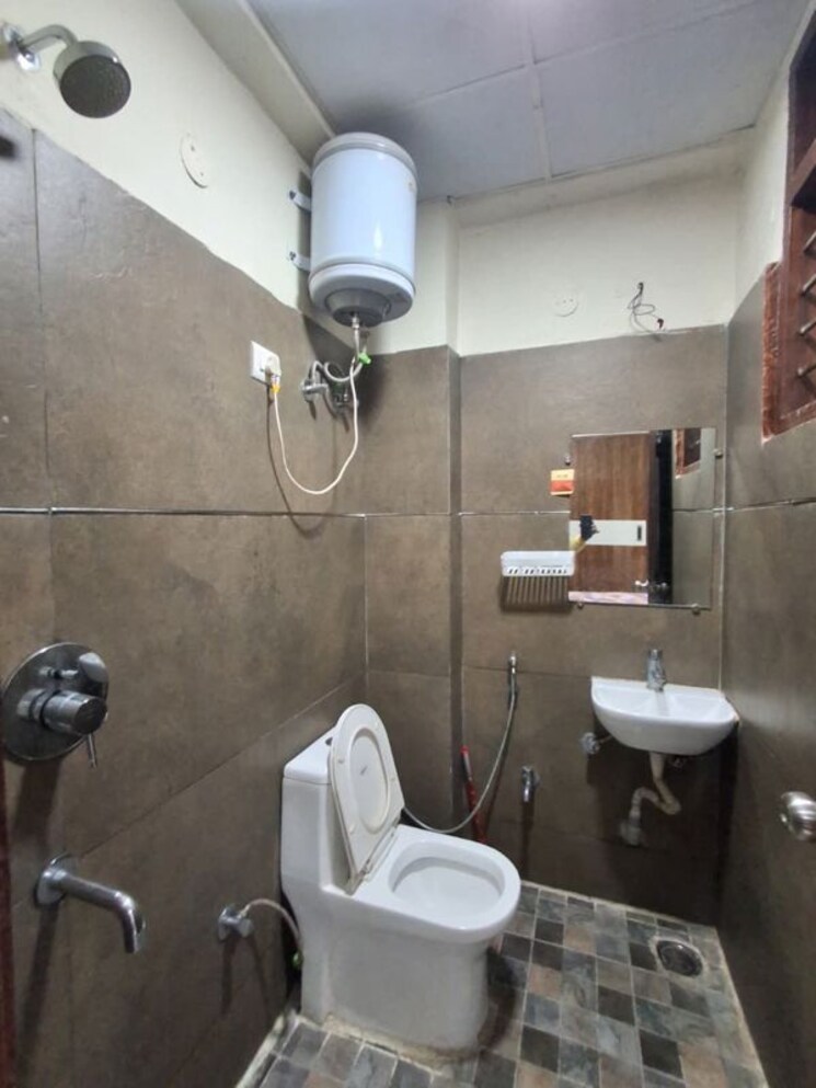 Bathroom, sector 15 ii 3 Bedroom 1800 Sq.Ft. Builder Floor In Sector 15 ii Gurgaon 10002678