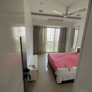 Team Area in 2 BHK Apartment at Pearl Heights, Yari Road – for Rent