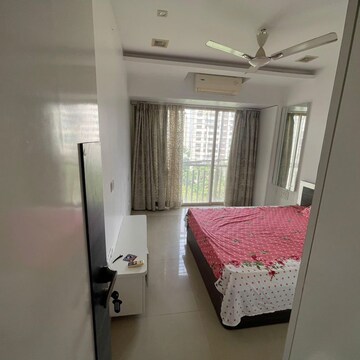 Team Area in 2 BHK Apartment at Pearl Heights, Yari Road – for Rent