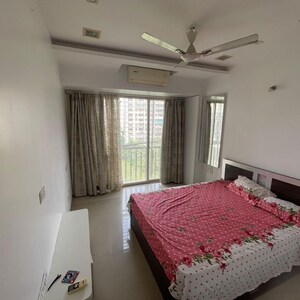 Bedroom in 2 BHK Apartment at Pearl Heights, Yari Road – for Rent