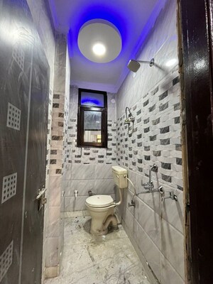 Bathroom in 1.5 BHK Builder Floor at Uttam Nagar – for Sale