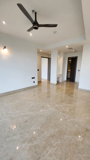 Room in 3 BHK Apartment at Supertech Supernova Spira Residency, Sector 94 – for Rent