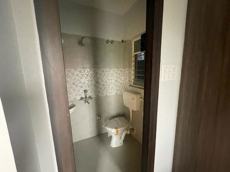 Bathroom, jain-dream-world-city 3 Bedroom 795 Sq.Ft. Apartment In Pailan Kolkata 10002709