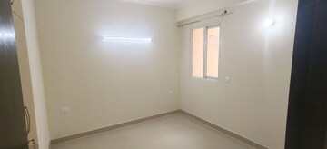 Room in 3 BHK Apartment at Amrapali Crystal Homes, Sector 76 – for Rent