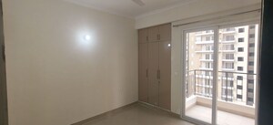 Room in 3 BHK Apartment at Amrapali Crystal Homes, Sector 76 – for Rent