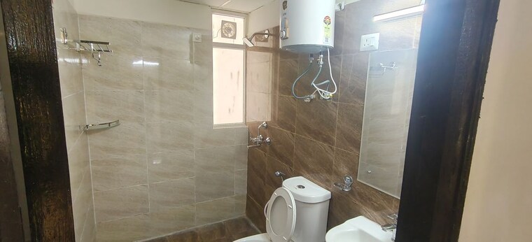 Bathroom, amrapali-crystal-homes 3 Bedroom 1375 Sq.Ft. Apartment In Sector 76 Noida 10002735