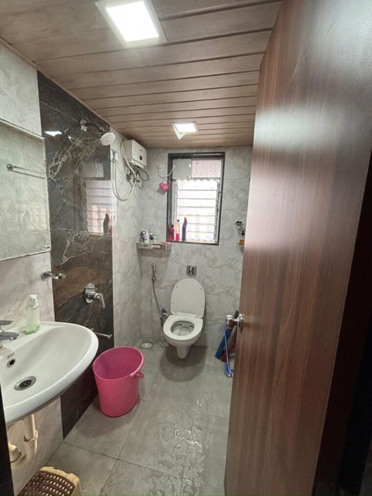 Bathroom, malad west Pg For Girls In Malad West 10002771