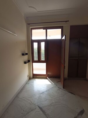 Room in 2 BHK Builder Floor at RWA Residential Society Sector 46, Sector 46 – for Rent