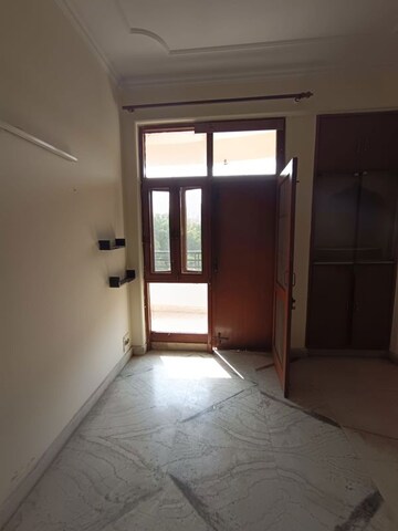 Room in 2 BHK Builder Floor at RWA Residential Society Sector 46, Sector 46 – for Rent