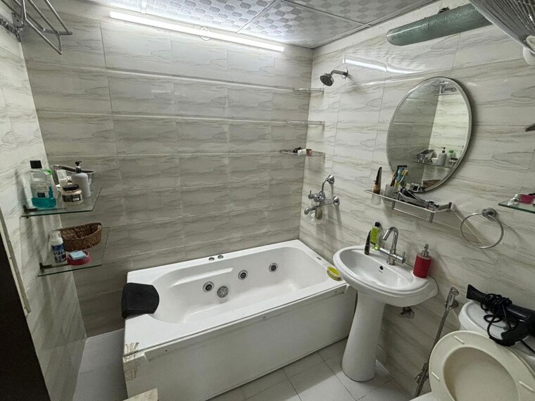 Bathroom, indrapuram 3 Bedroom 1300 Sq.Ft. Builder Floor In Indrapuram Ghaziabad 10002788