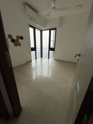 Room in 2 BHK Apartment at Lodha The Park, Worli – for Rent