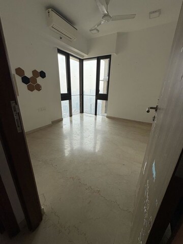 Room in 2 BHK Apartment at Lodha The Park, Worli – for Rent